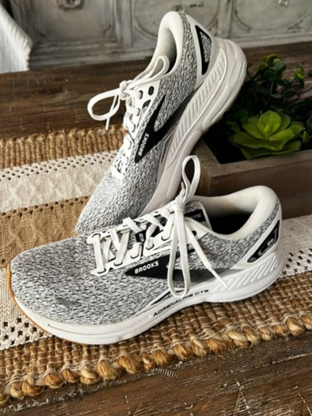 Women's BROOKS Athletic Running Walking Shoes 9M